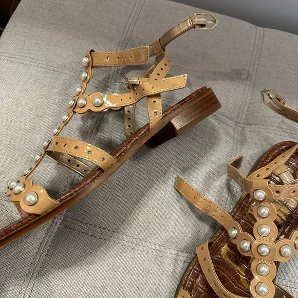 Women's Tan Sandals with Pearl Accents - Picture 3 of 6